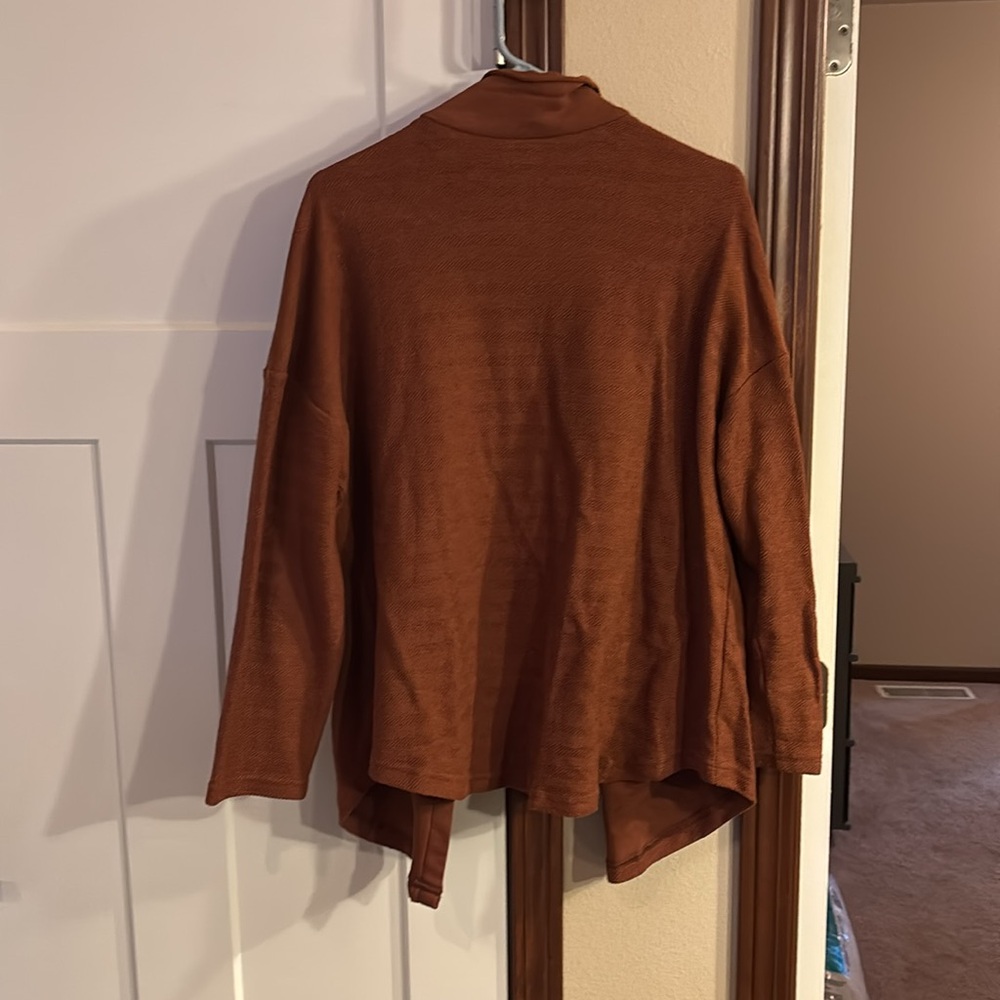 SHEIN Layering Top - Picture 3 of 4